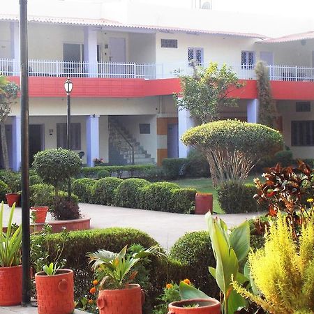 Hotel Goverdhan Tourist Complex Fatehpur Sikri Bagian luar foto