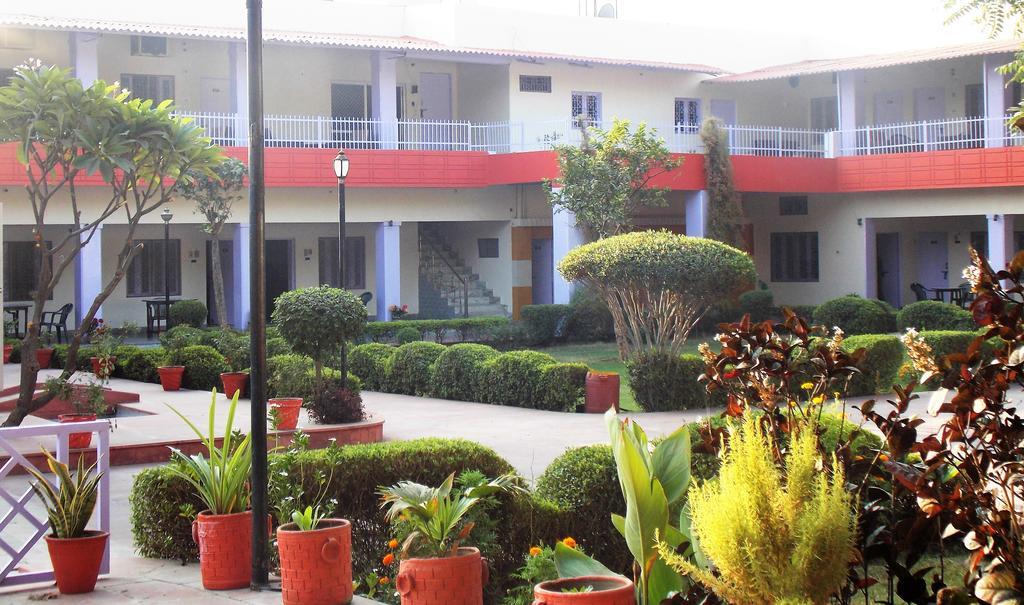 Hotel Goverdhan Tourist Complex Fatehpur Sikri Bagian luar foto