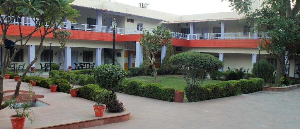 Hotel Goverdhan Tourist Complex Fatehpur Sikri Bagian luar foto